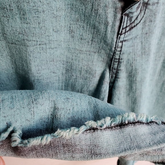 MUDD Turquoise Acid-Wash Frayed Hem Skater Bermuda Shorts - Picture 7 of 14